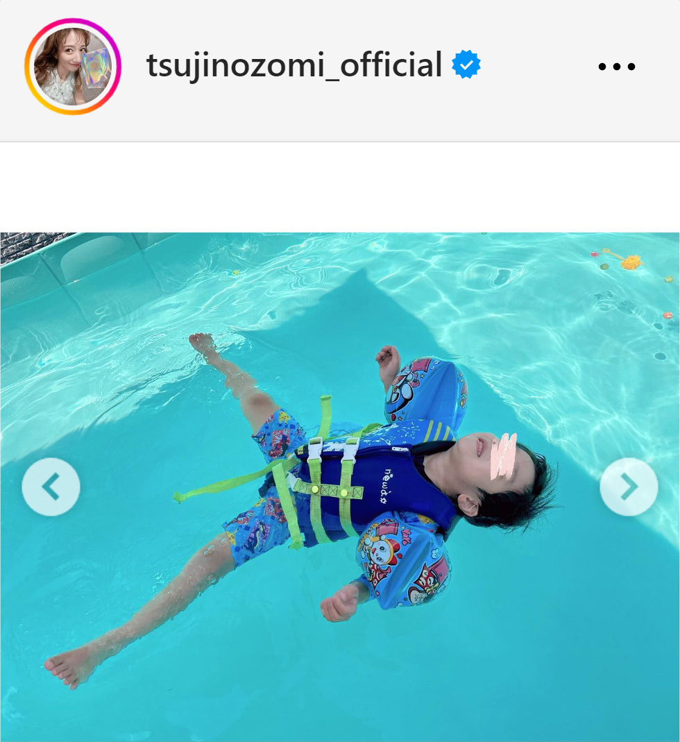 プールに浮かぶ辻希美の息子（辻希美のインスタグラムから）