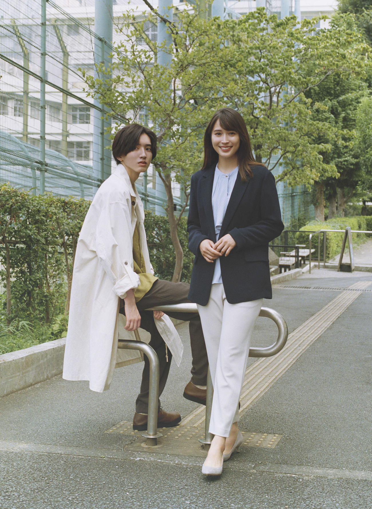 10月期TBS系火曜ドラマ「マイ・セカンド・アオハル」に出演する道枝駿佑（左）と主演の広瀬アリス