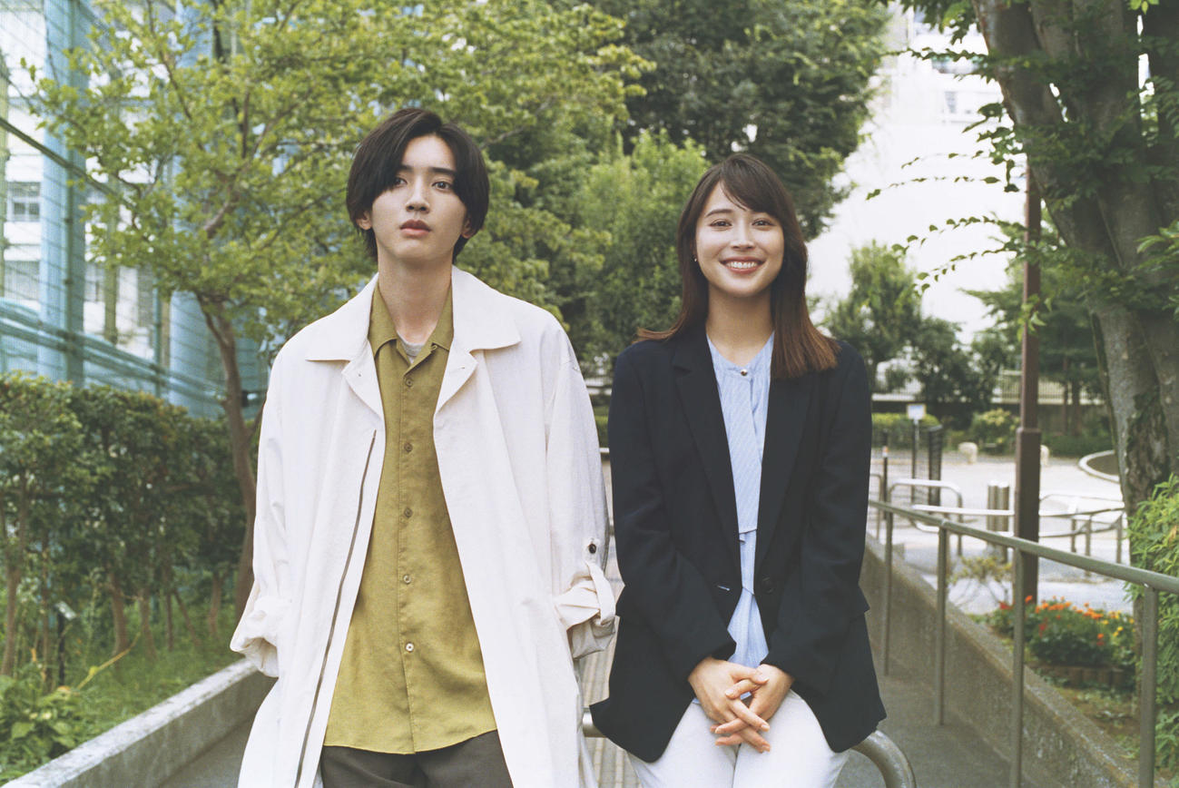 10月期TBS系火曜ドラマ「マイ・セカンド・アオハル」に出演する道枝駿佑（左）と主演の広瀬アリス