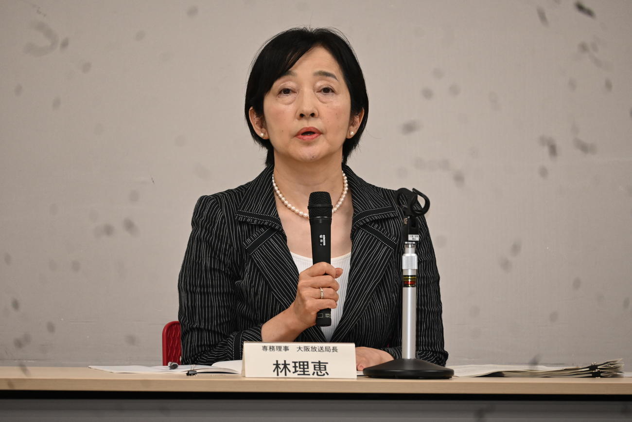 不適切な設備調達問題で謝罪したNHK大阪放送局の林理恵局長（撮影・松浦隆司）