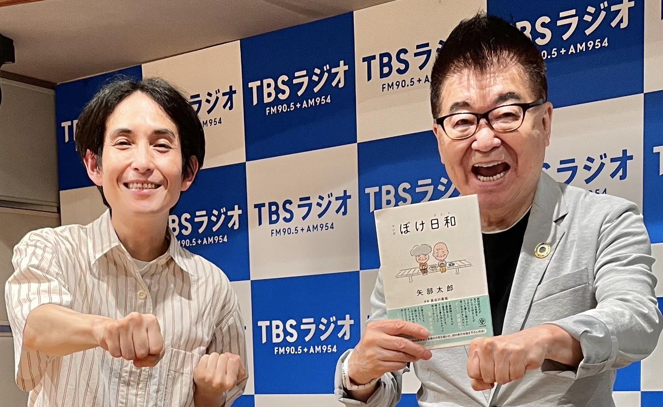 矢部太郎（左）と生島ヒロシ