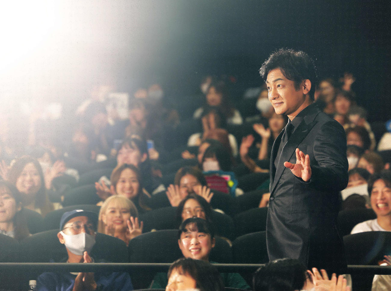映画「キングダム　運命の炎」初日舞台あいさつに登場する片岡愛之助（撮影・河田真司）