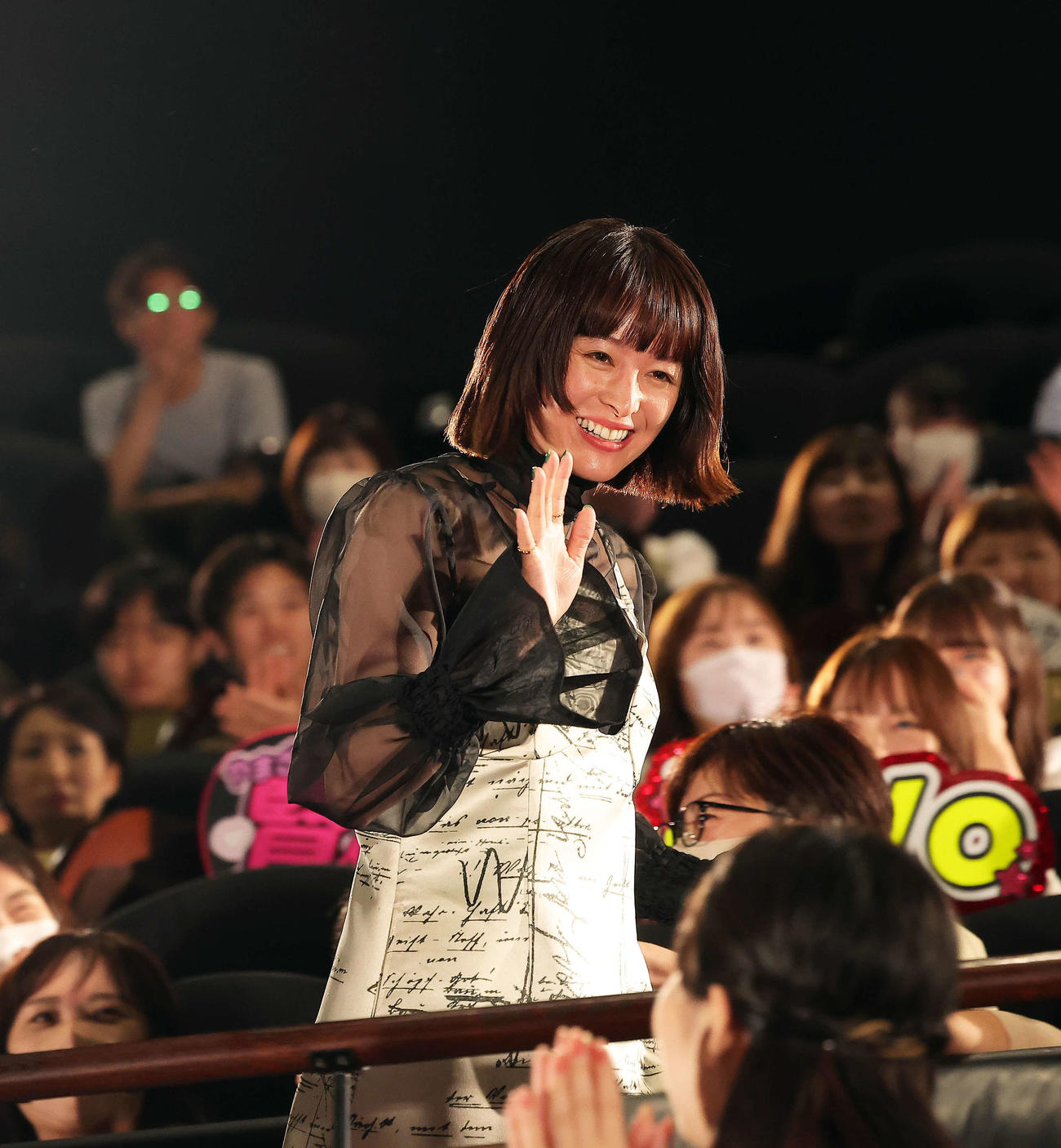 映画「キングダム　運命の炎」初日舞台あいさつでに登場する清野菜名（撮影・河田真司）