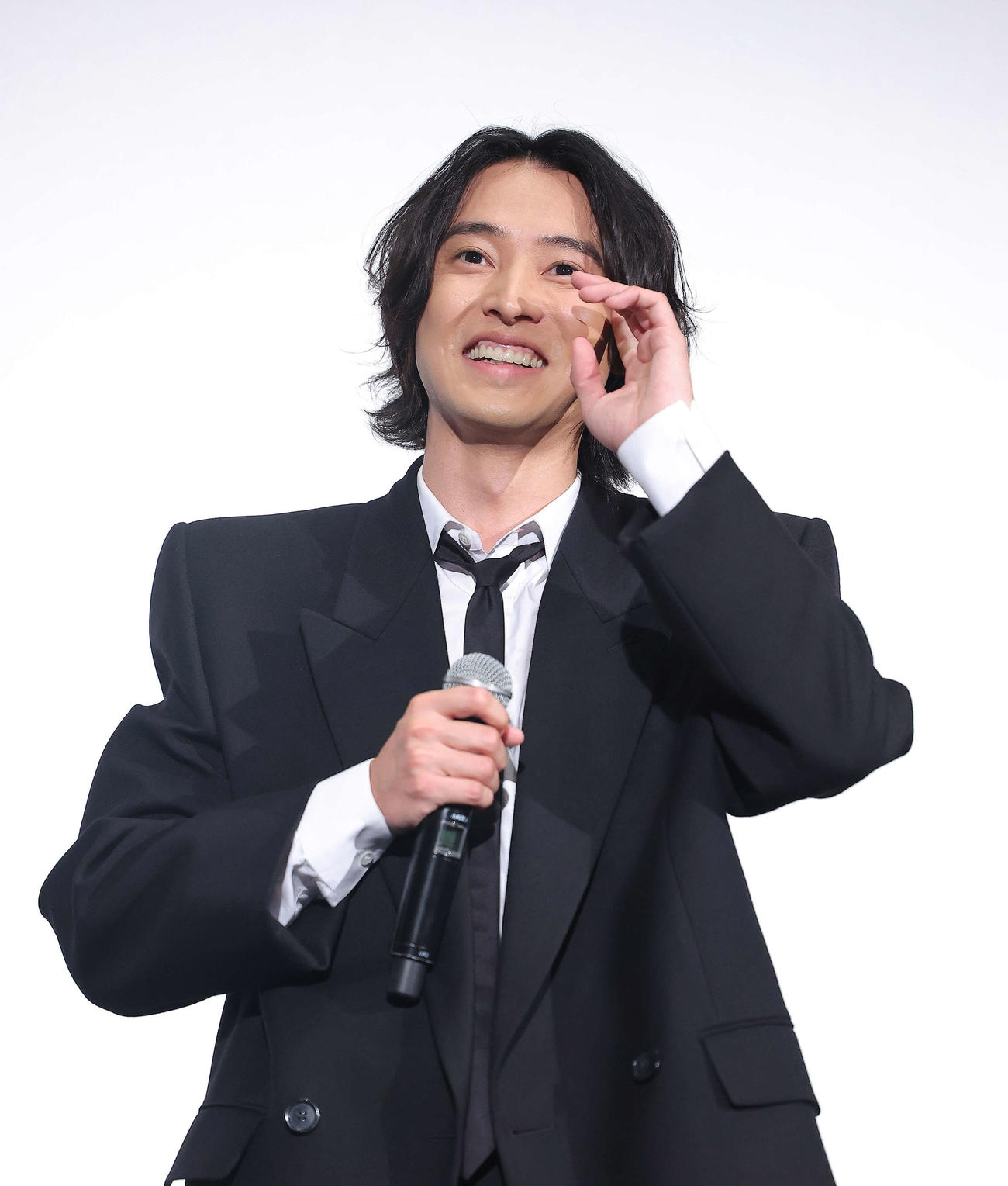映画「キングダム　運命の炎」初日舞台あいさつで笑顔を見せる山崎賢人（撮影・河田真司）