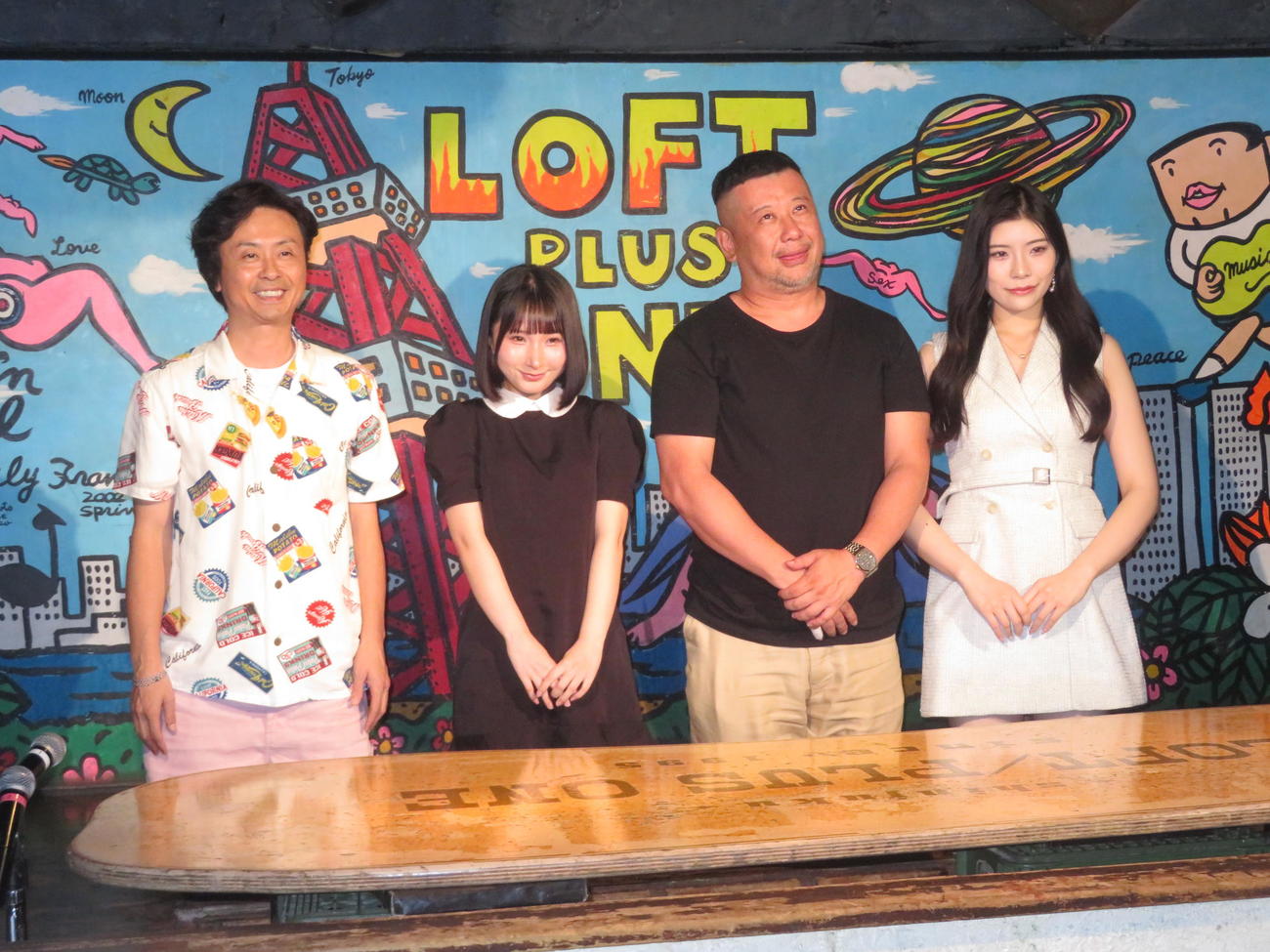 トークイベントに出席した（左から）河本準一、由良かな、ケンドーコバヤシ、神木麗（撮影・横山慧）