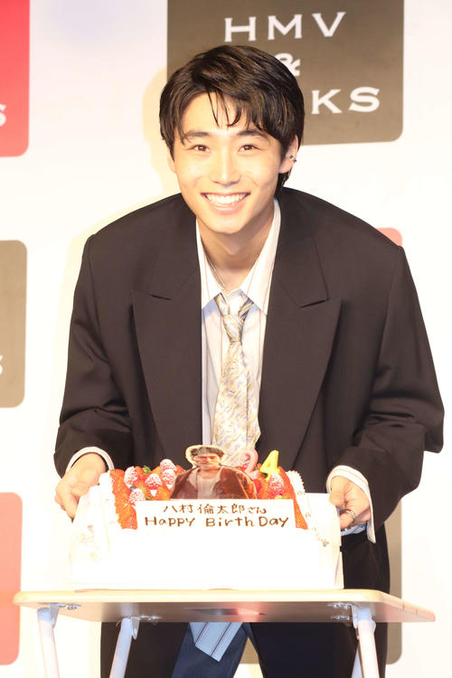 WATWING八村倫太郎「目指すは1000点」ファースト写真集発売に「できた