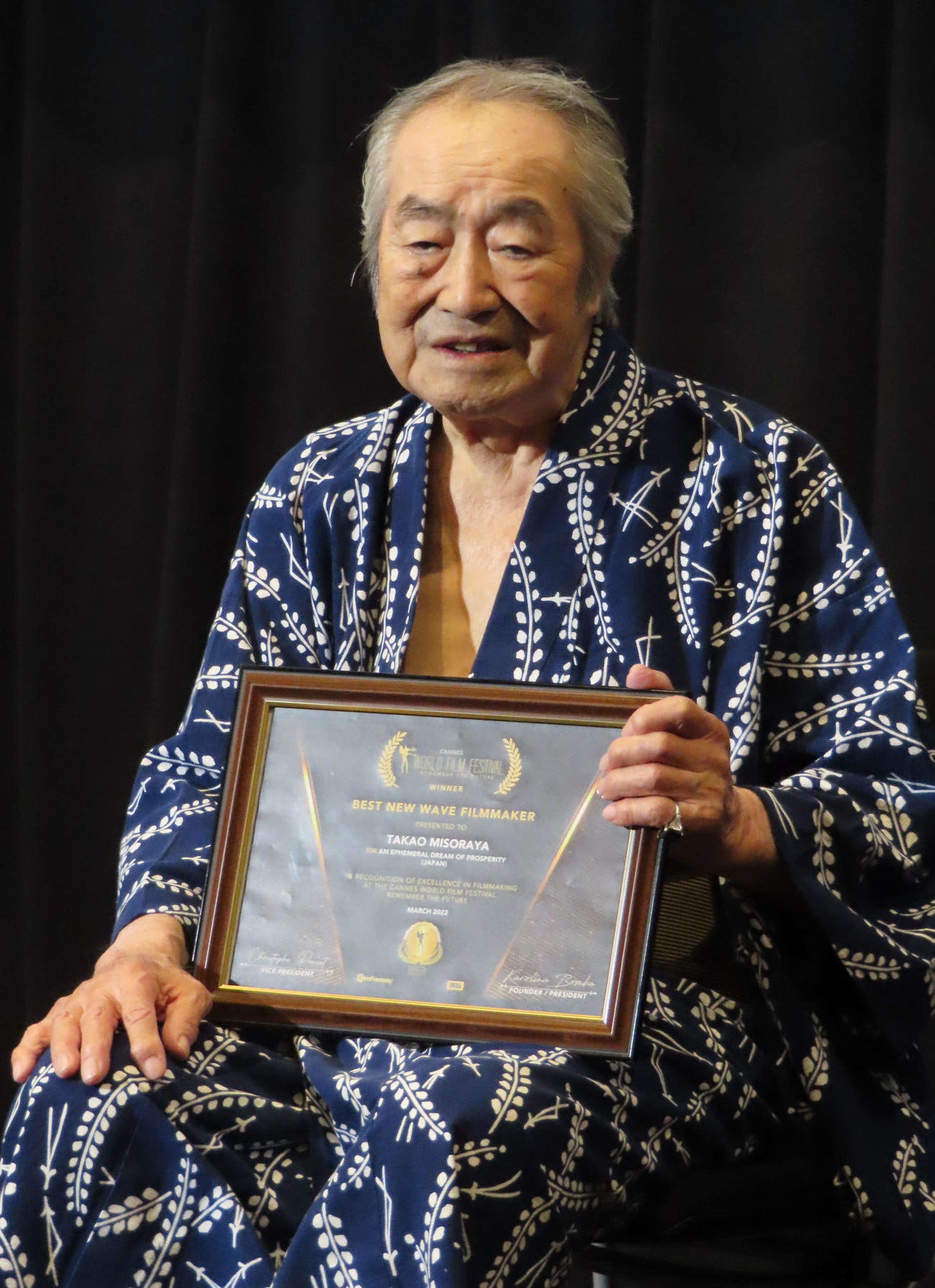 映画「邯鄲（かんたん）の夢　三重芝居と四人の役者」の舞台あいさつに出席した沢竜二
