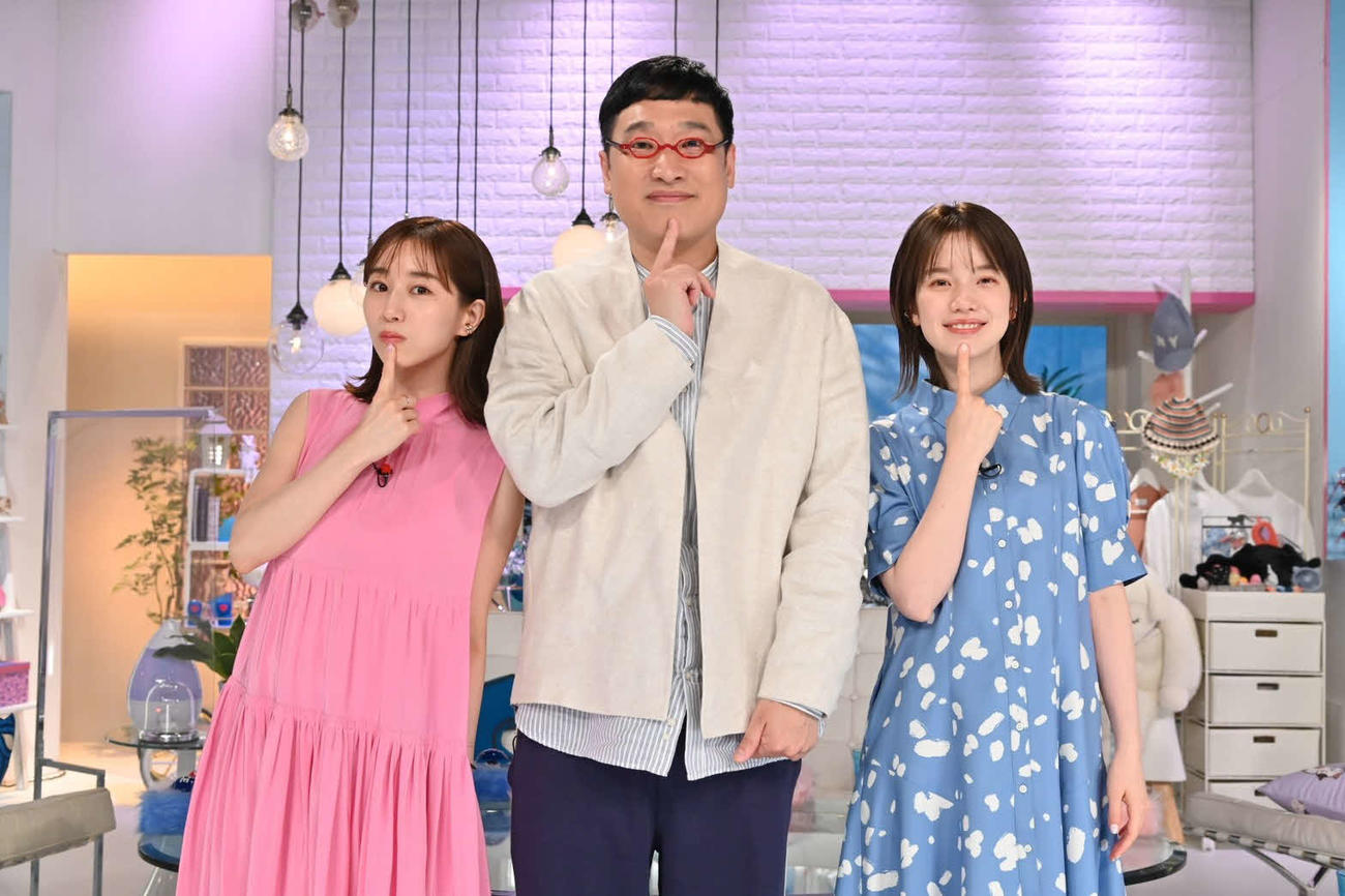 テレビ朝日「あざとくて何が悪いの？」でMCを務める左から田中みな実、山里亮太、弘中綾香アナ