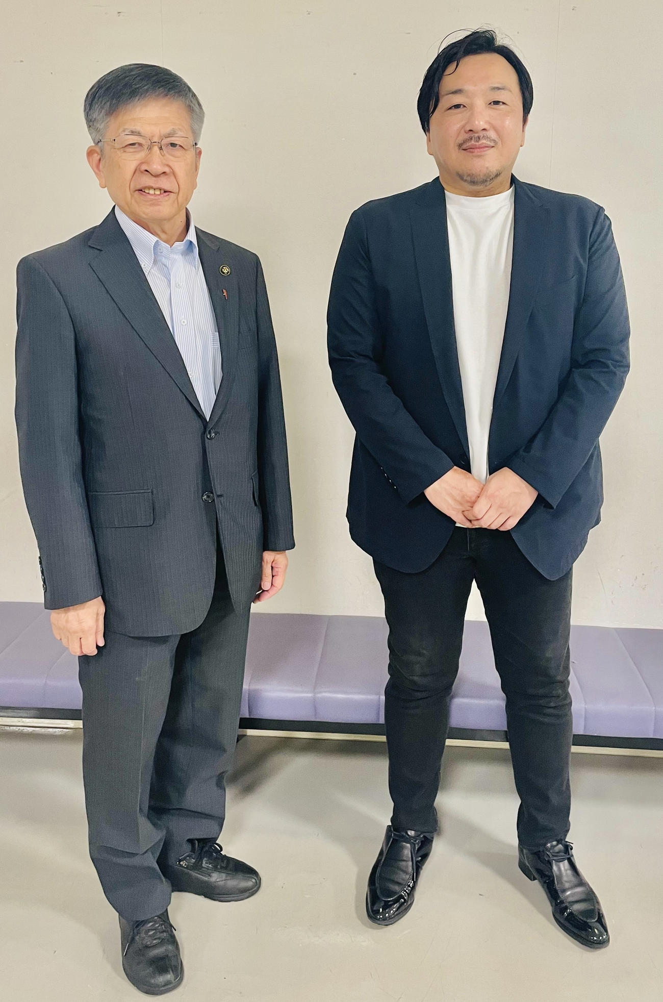 岡崎誠也高知市長(左)と今村翔吾氏