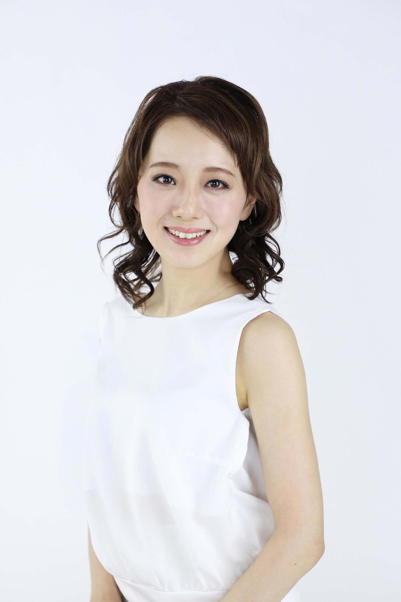 ミュージカル「シェルブールの雨傘」に出演する朝月希和