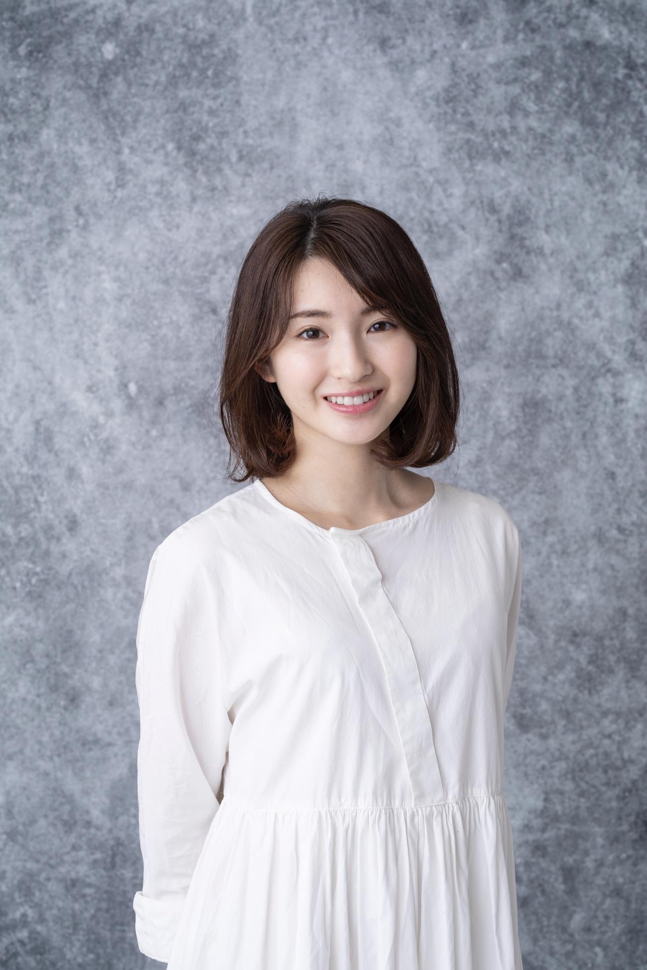 ミュージカル「シェルブールの雨傘」に出演する井上小百合