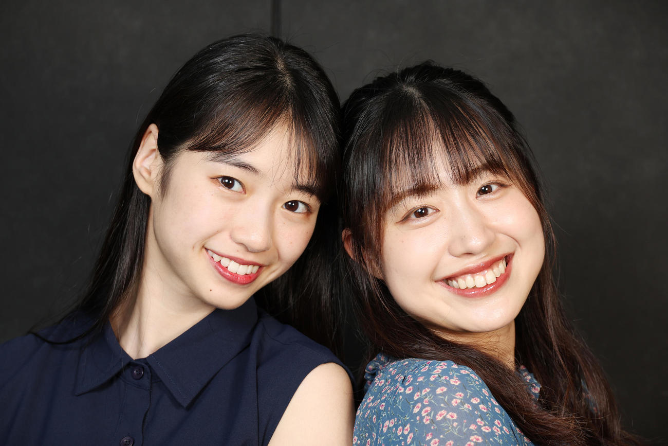 出演舞台への意気込みを語る劇団4ドル50セントの田中音江（左）と吉川真世（撮影・中島郁夫）