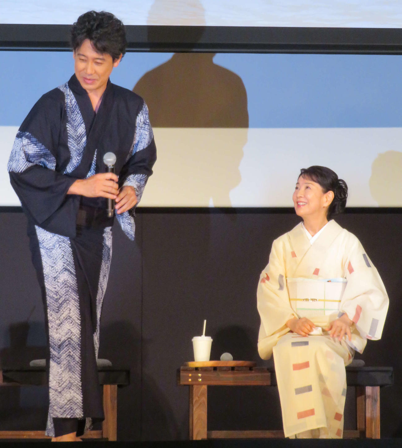 映画「こんにちは、母さん」完成披露試写会に登壇した吉永小百合と大泉洋（撮影・村上幸将）