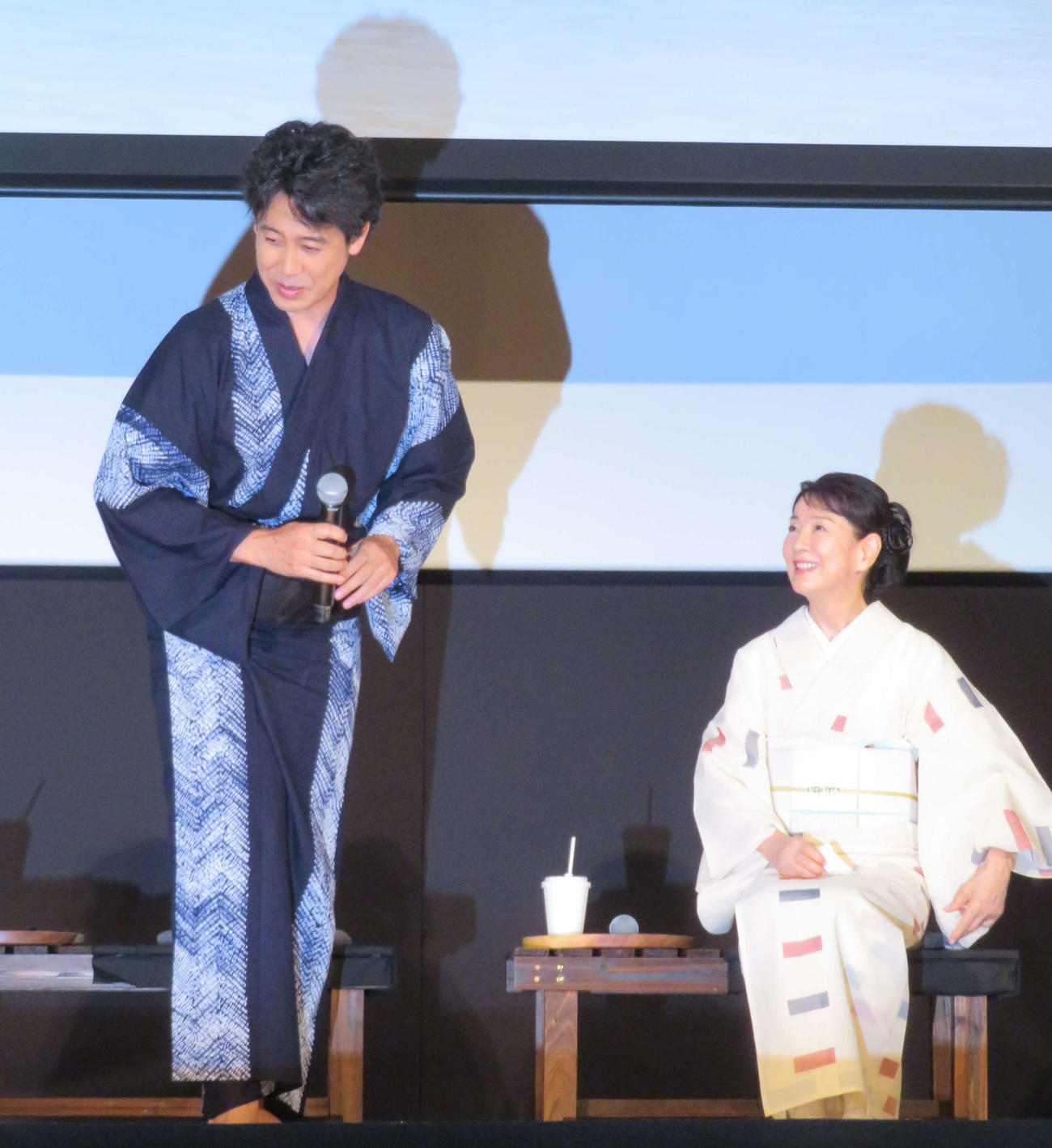 映画「こんにちは、母さん」完成披露試写会に登壇した吉永小百合と大泉洋（撮影・村上幸将）