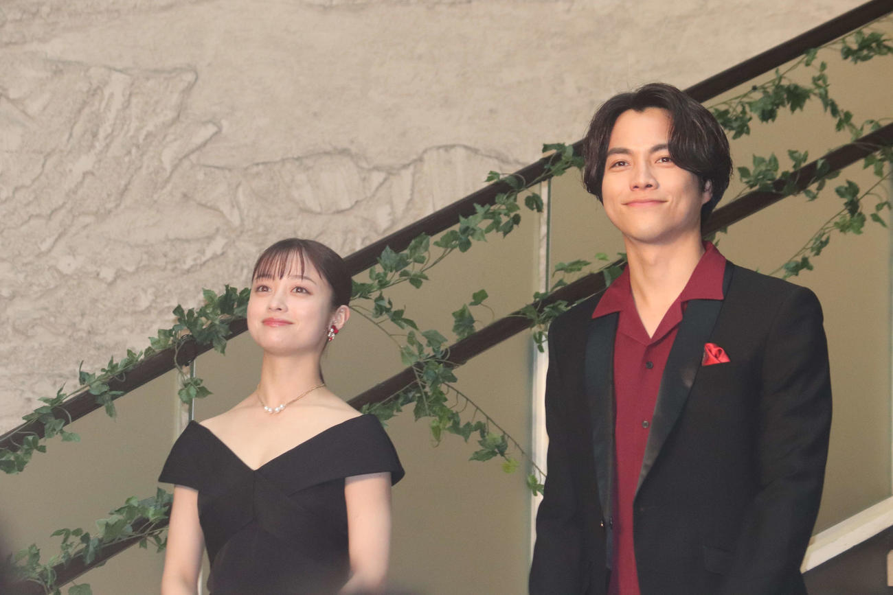 映画「禁じられた遊び」完成披露イベントに登壇した橋本環奈（左）と重岡大毅（撮影・加藤理沙）