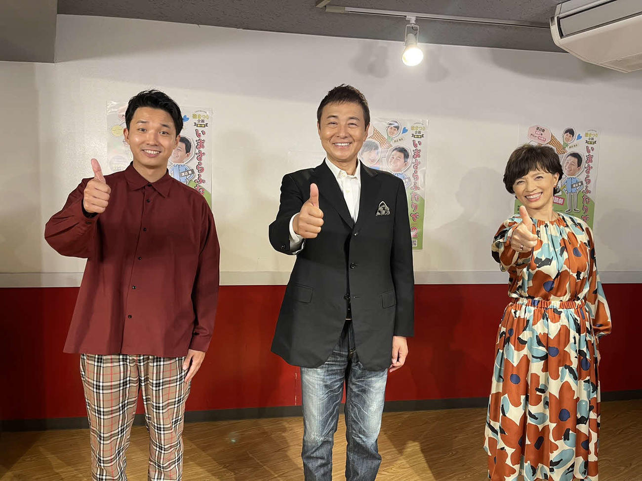 右から、榊原郁恵、渡辺徹さん、渡辺裕太