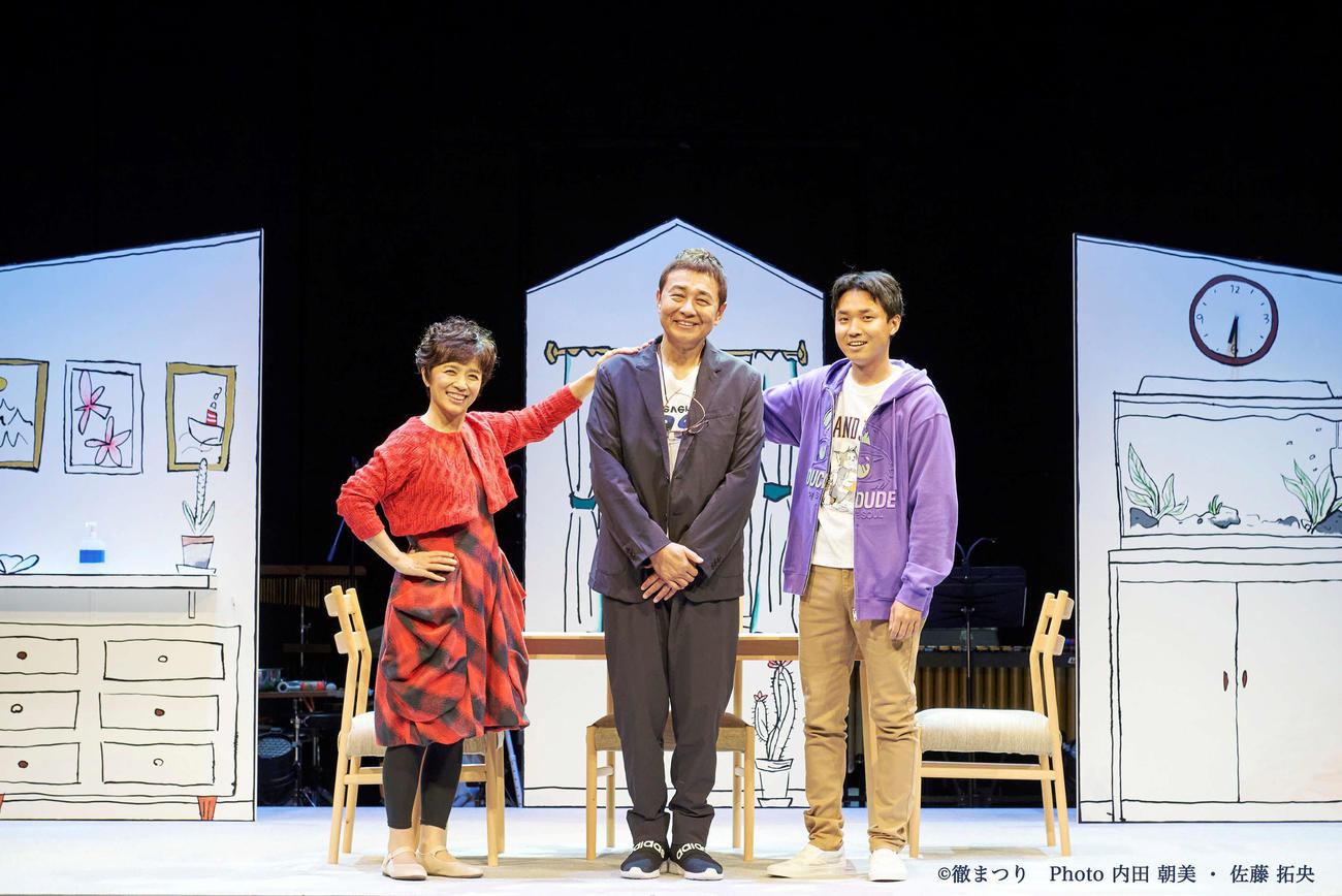 左から、榊原郁恵、渡辺徹さん、渡辺裕太