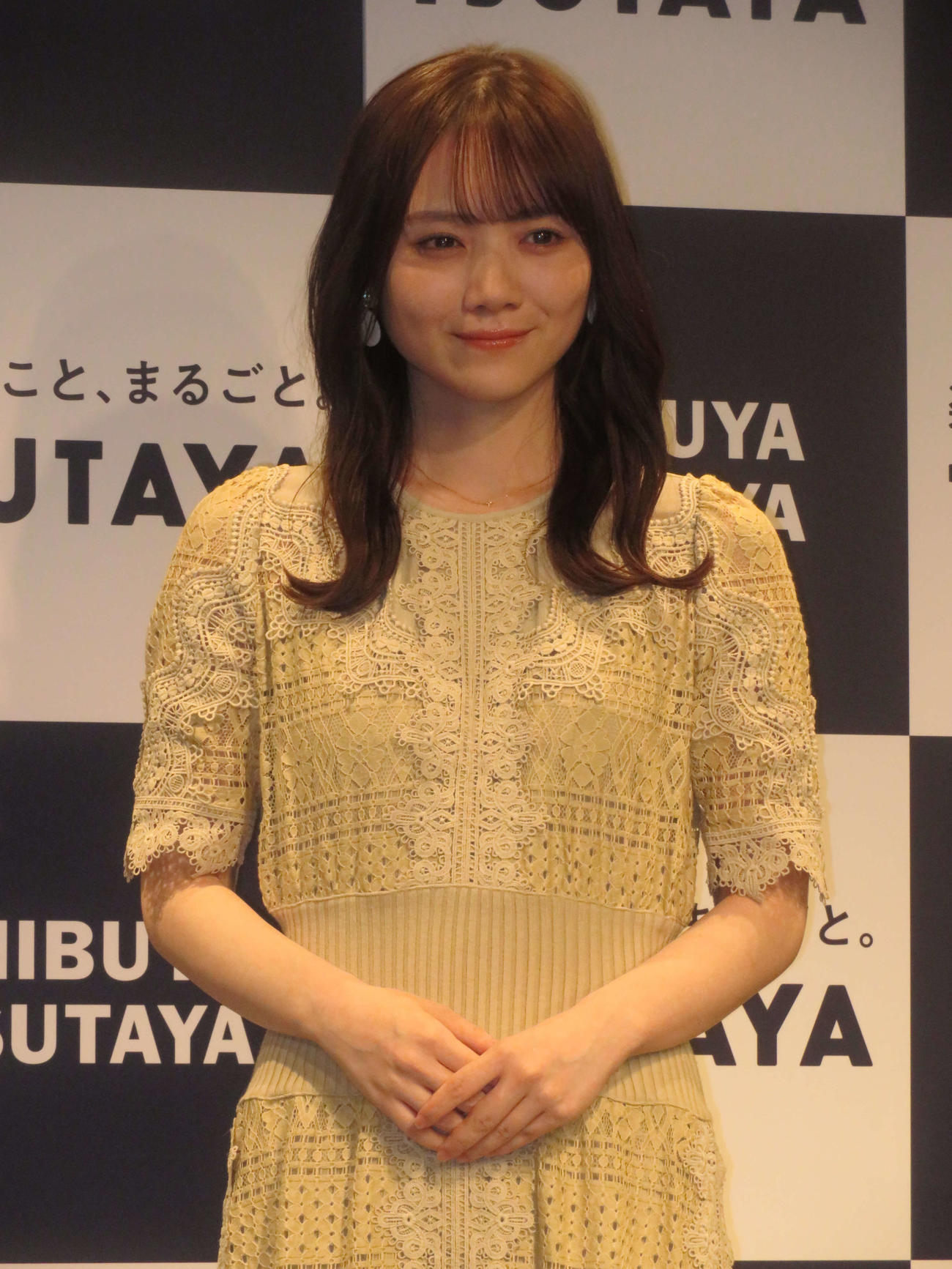 ファースト写真集「恋に落ちた瞬間」の発売記念会見に出席した乃木坂46田村真佑（撮影・横山慧）