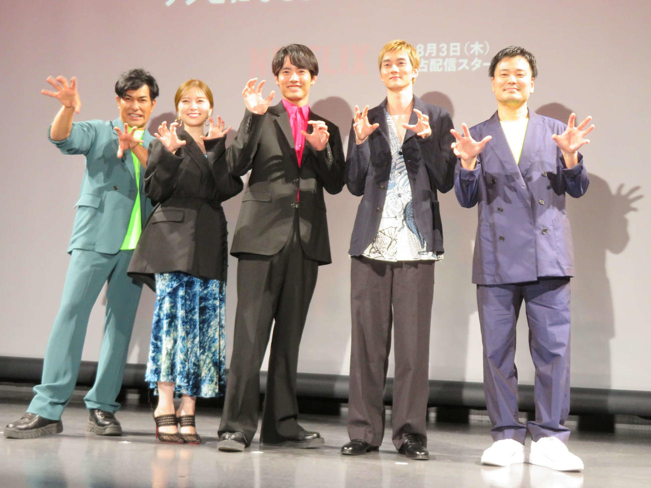Netflix映画「ゾン100～ゾンビになるまでにしたい100のこと～」上映イベントに登壇した、左から北村一輝、白石麻衣、赤楚衛二、栁俊太郎、石田雄介監督（撮影・村上幸将）