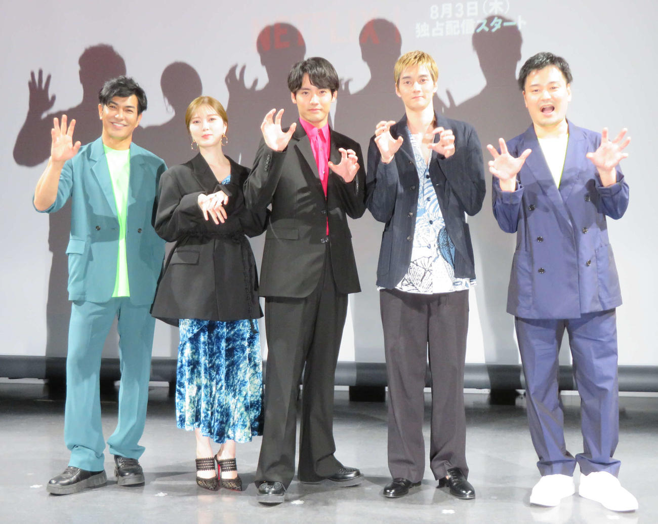 Netflix映画「ゾン100～ゾンビになるまでにしたい100のこと～」上映イベントに登壇した、左から北村一輝、白石麻衣、赤楚衛二、栁俊太郎、石田雄介監督（撮影・村上幸将）