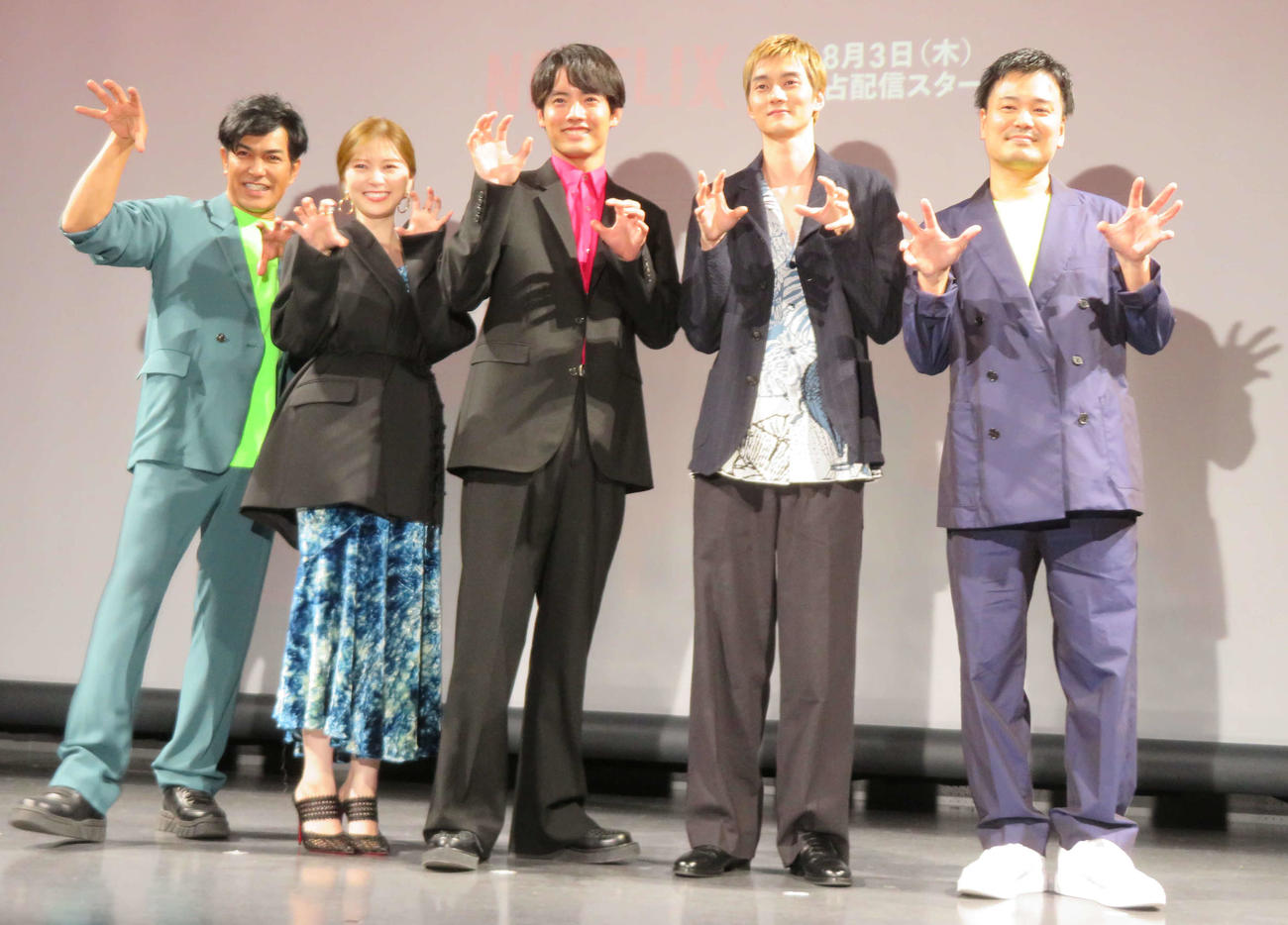 Netflix映画「ゾン100～ゾンビになるまでにしたい100のこと～」上映イベントに登壇した、左から北村一輝、白石麻衣、赤楚衛二、栁俊太郎、石田雄介監督（撮影・村上幸将）