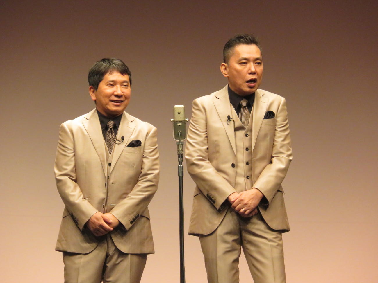爆笑問題の田中裕二（左）と太田光（2022年6月10日撮影）