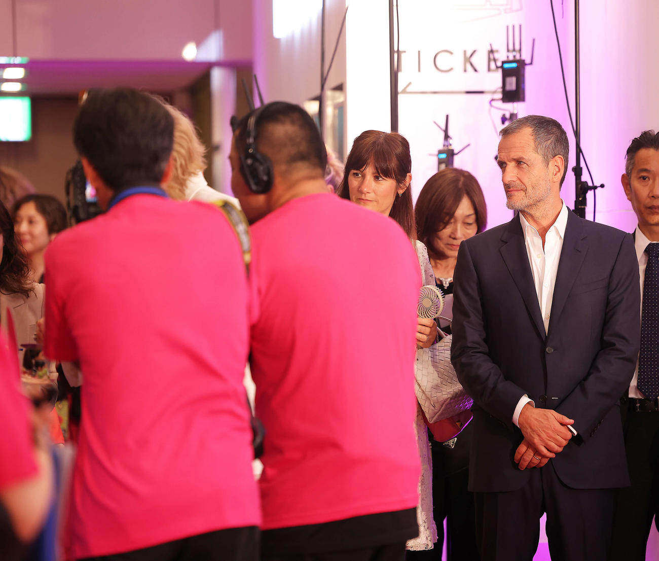 映画「バービー」ジャパンプレミアイベントに臨むプロドュ－サーのデイビッド・へイマン氏（右）（撮影・河田真司）