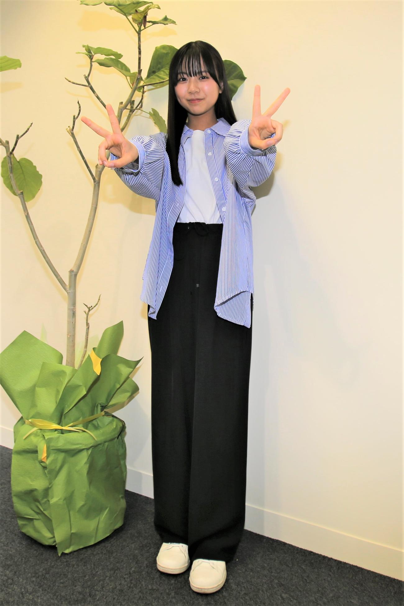「僕が見たかった青空」1期生・工藤唯愛は、笑顔でピース（撮影・中島洋尚）