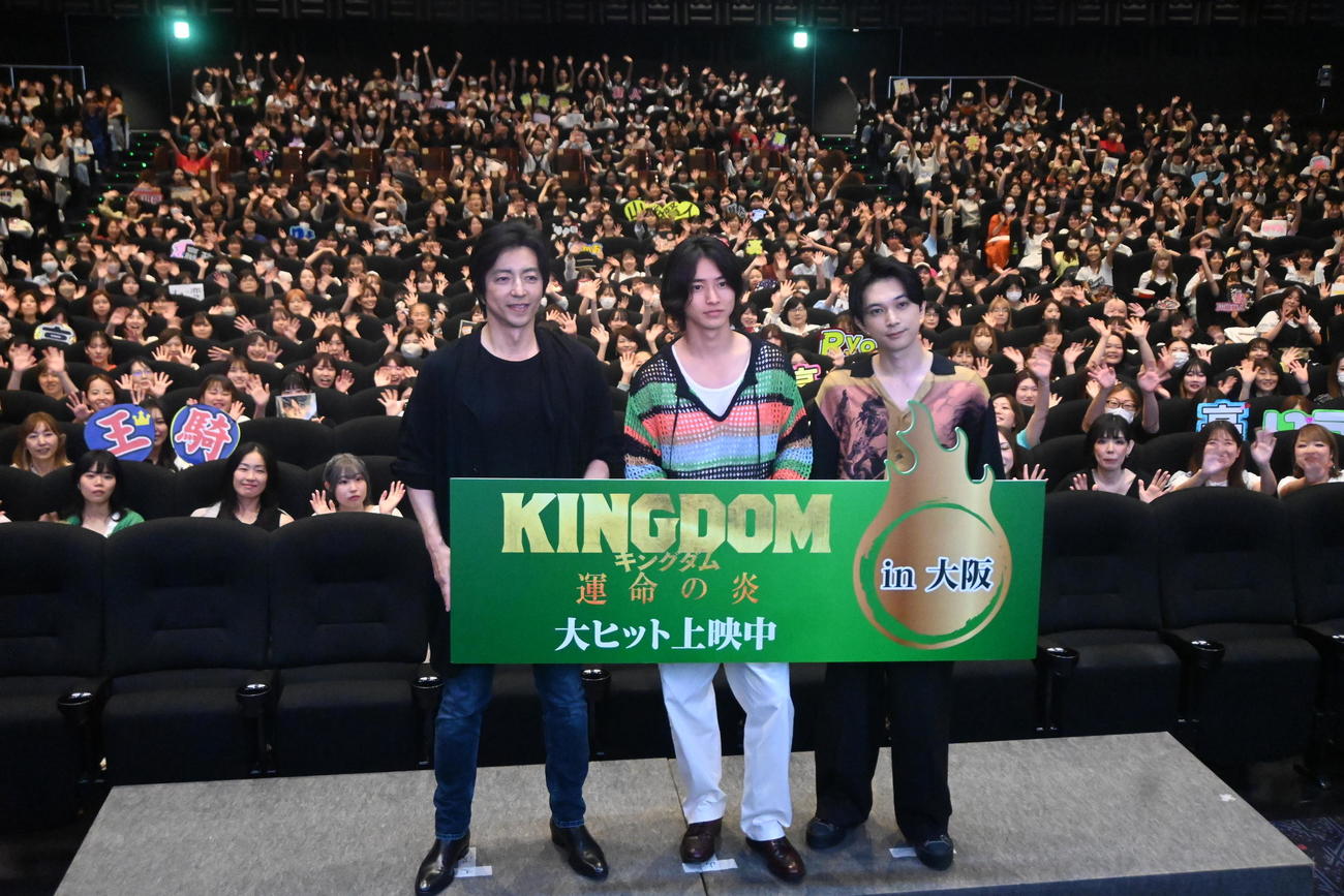左から大沢たかお、山崎賢人、吉沢亮（撮影・松浦隆司）