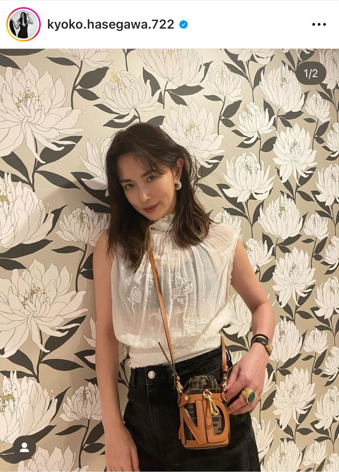 長谷川京子「朝からガンつけてます」透け感あふれるノースリーブ姿披露
