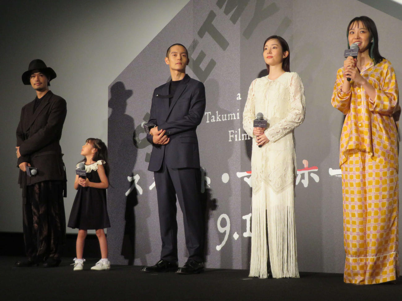 映画「スイート・マイホーム」ジャパンプレミアに登壇した、左から齊藤工監督、磯村アメリ、窪田正孝、蓮佛美沙子、奈緒（撮影・村上幸将）
