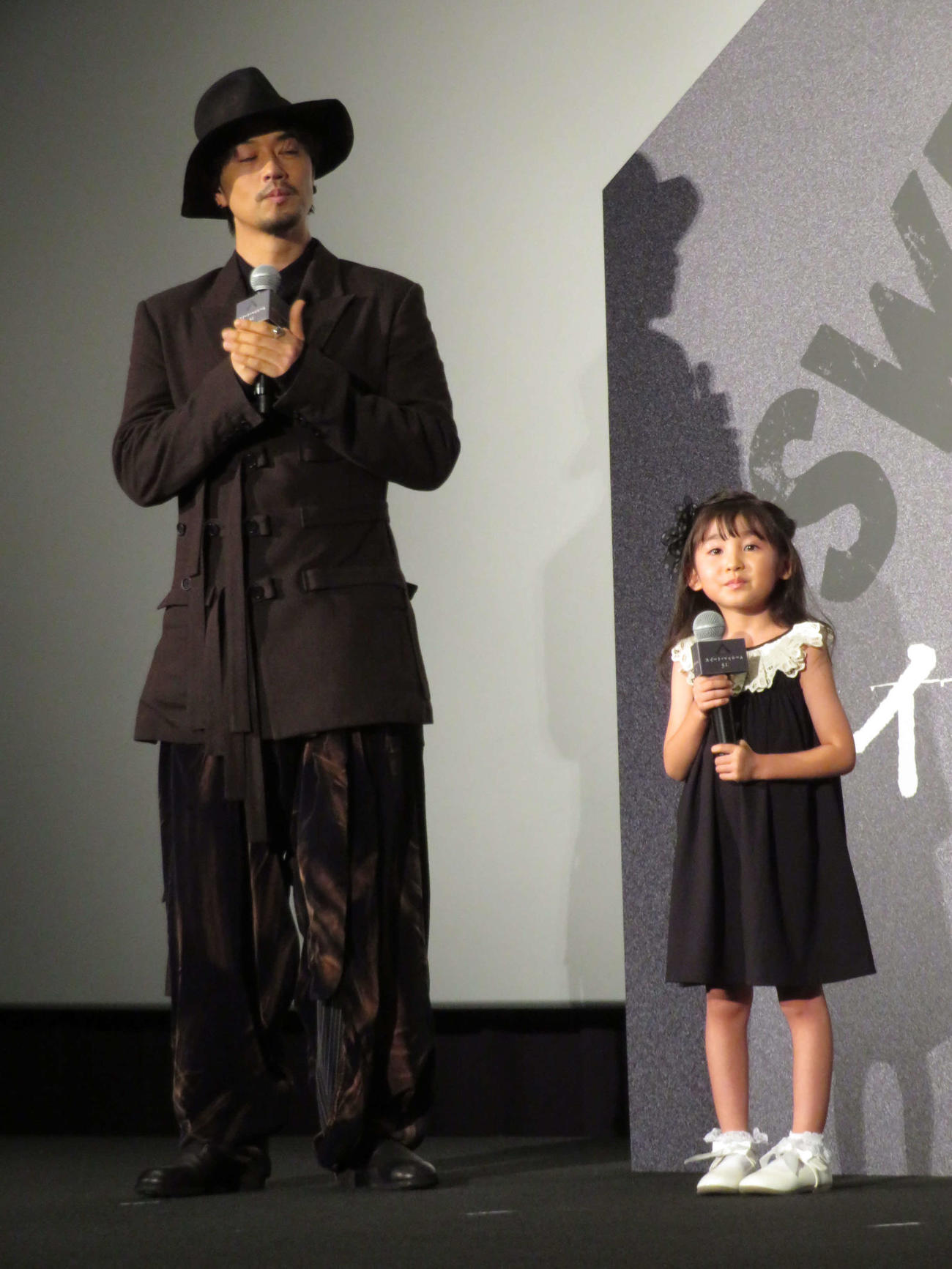 映画「スイート・マイホーム」ジャパンプレミア
に登壇した齊藤工監督と磯村アメリ（撮影・村上幸将）
