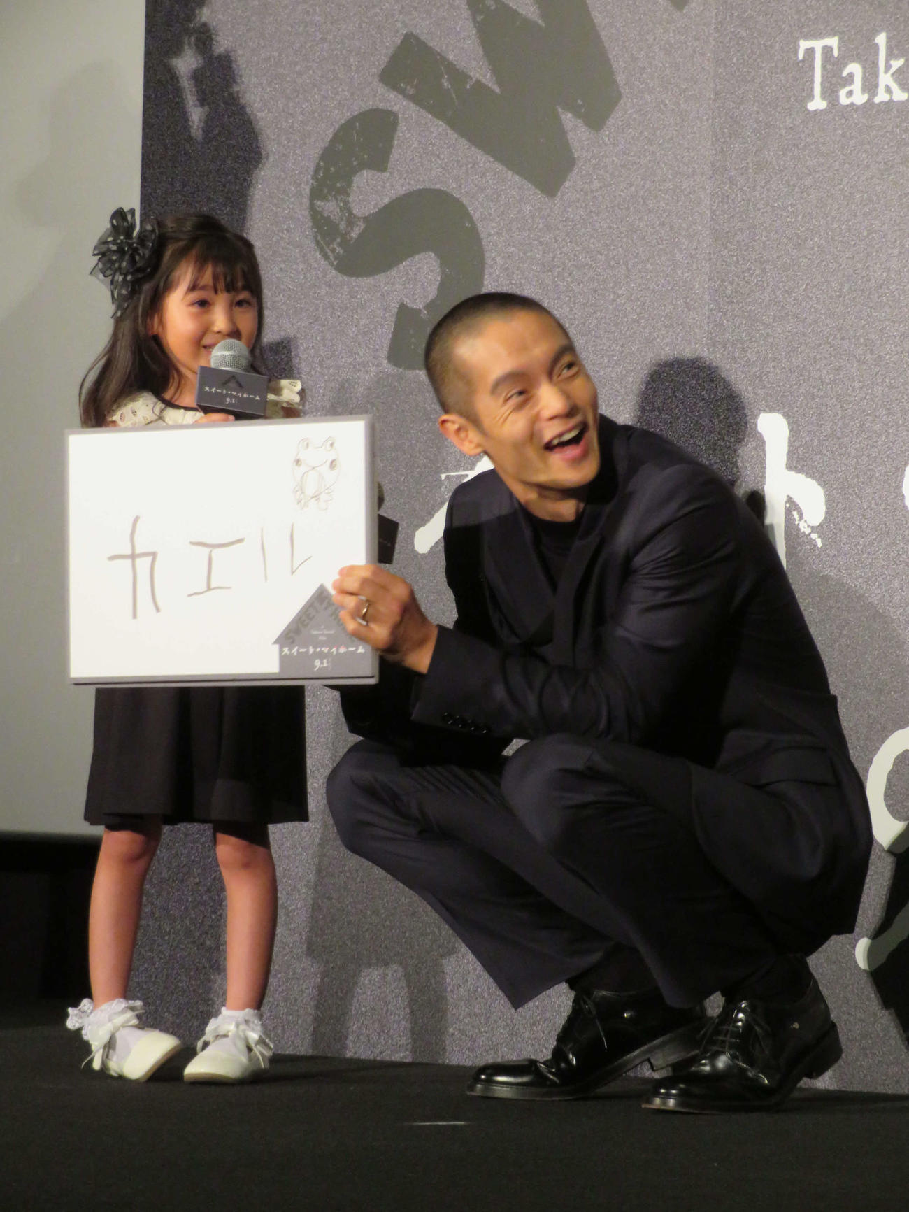 映画「スイート・マイホーム」ジャパンプレミア
で笑みを浮かべる磯村アメリと窪田正孝（撮影・村上幸将）