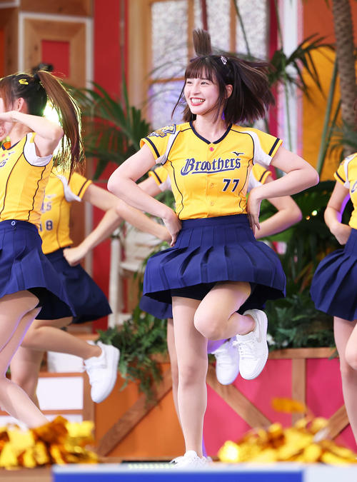 「お台場冒険王2023 SUMMER SPLASH！」でパフォーマンスするチュンチュンらパッションシスターズのチュンチュン（撮影・河田真司）