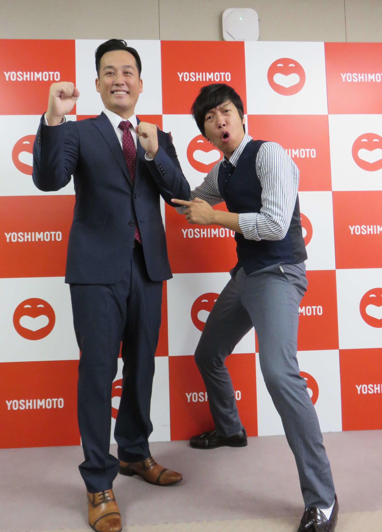 藤崎マーケットの田崎（左）とトキ（2017年撮影）