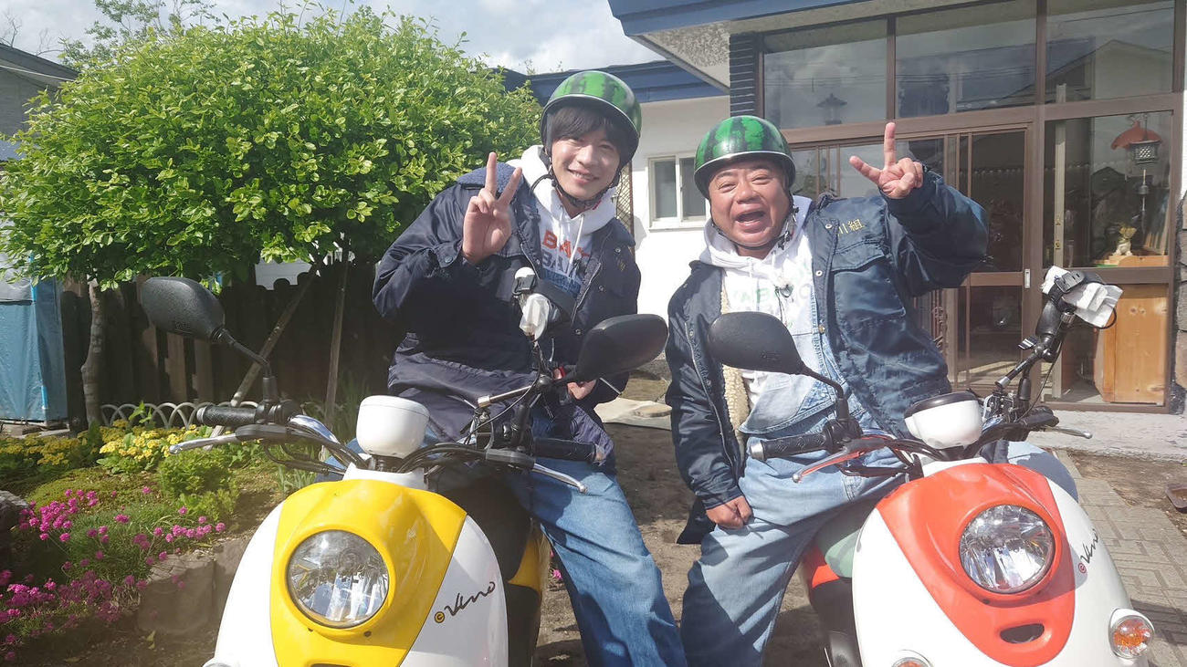 「出川哲朗の充電させてもらえませんか？」の2時間半スペシャルに出演する出川哲朗（右）と田中圭（C）テレビ東京