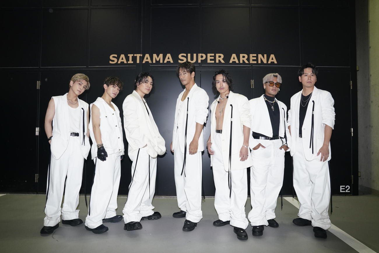 9年ぶりのアリーナツアーで4大ドーム開催を発表した三代目　J SOUL BROTHERS。左から岩田剛典、NAOTO、φMI、小林直己、今市隆二、ELLY、山下健二郎
