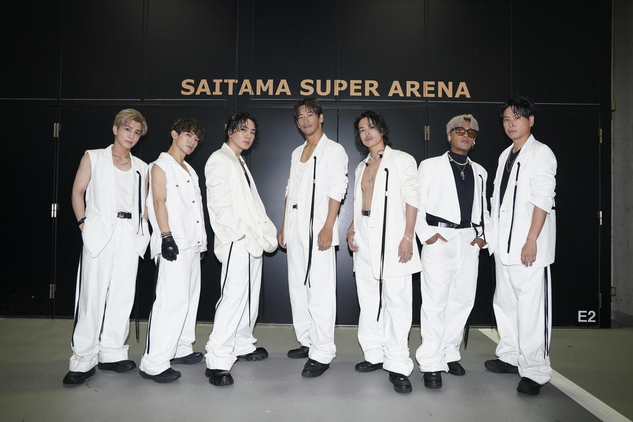 9年ぶりのアリーナツアーで4大ドーム開催を発表した三代目　J SOUL BROTHERS。左から岩田剛典、NAOTO、φMI、小林直己、今市隆二、ELLY、山下健二郎