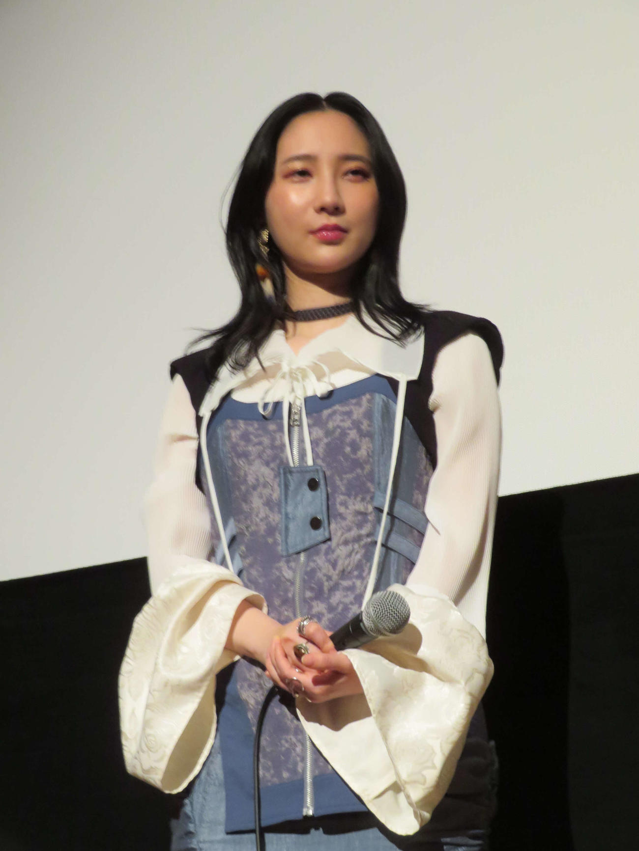 映画「炎上する君」公開記念舞台あいさつに登壇したファーストサマーウイカ（撮影・村上幸将）