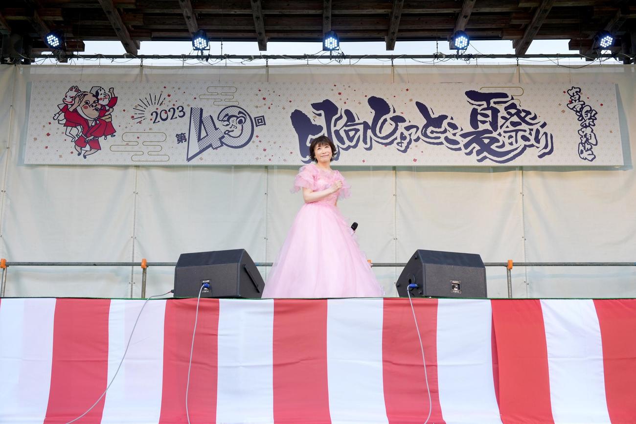 「日向ひょっとこ夏祭り」に初参加した水森かおり