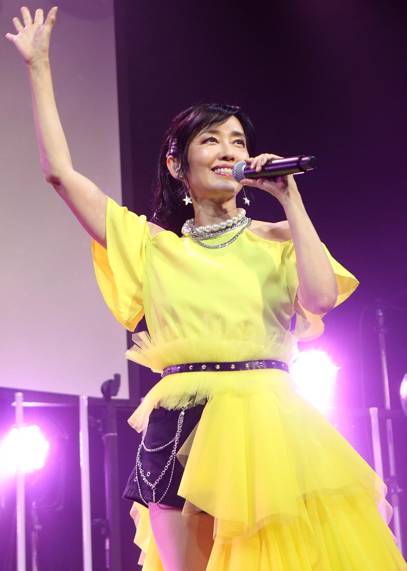 「YES優YES☆夏色のナンシー祭2023」で熱唱する早見優（撮影・高橋洋平）