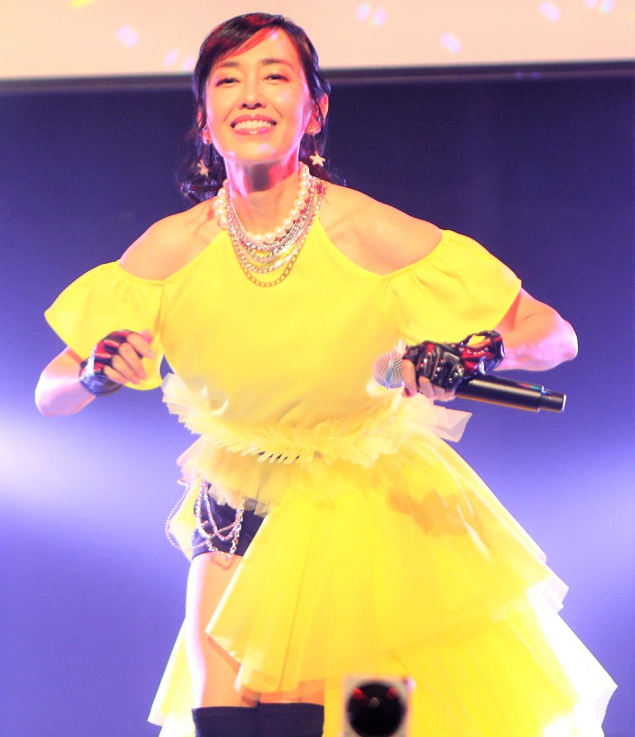 「YES優YES☆夏色のナンシー祭2023」で熱唱する早見優（撮影・高橋洋平）