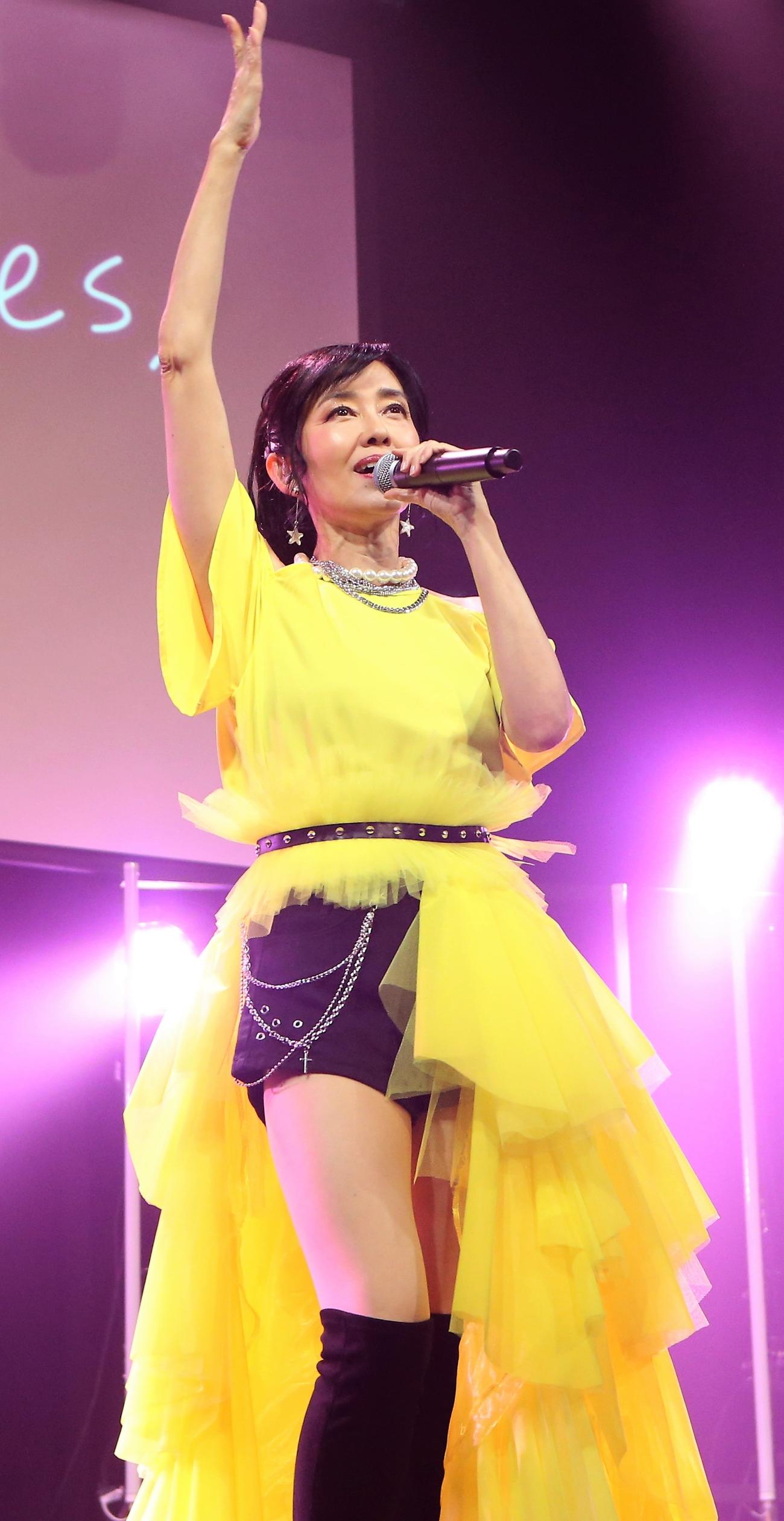 「YES優YES☆夏色のナンシー祭2023」で熱唱する早見優（撮影・高橋洋平）