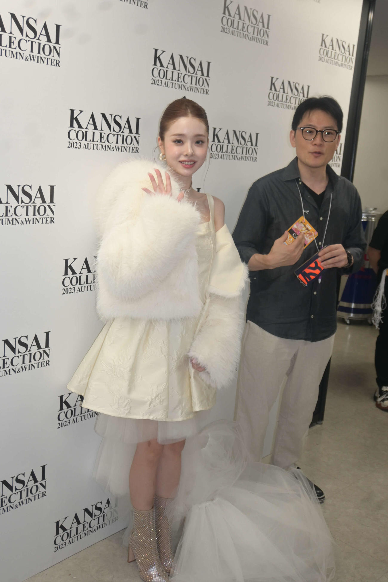 出演後、囲み取材に応じたソン・ジア（撮影・松浦隆司）