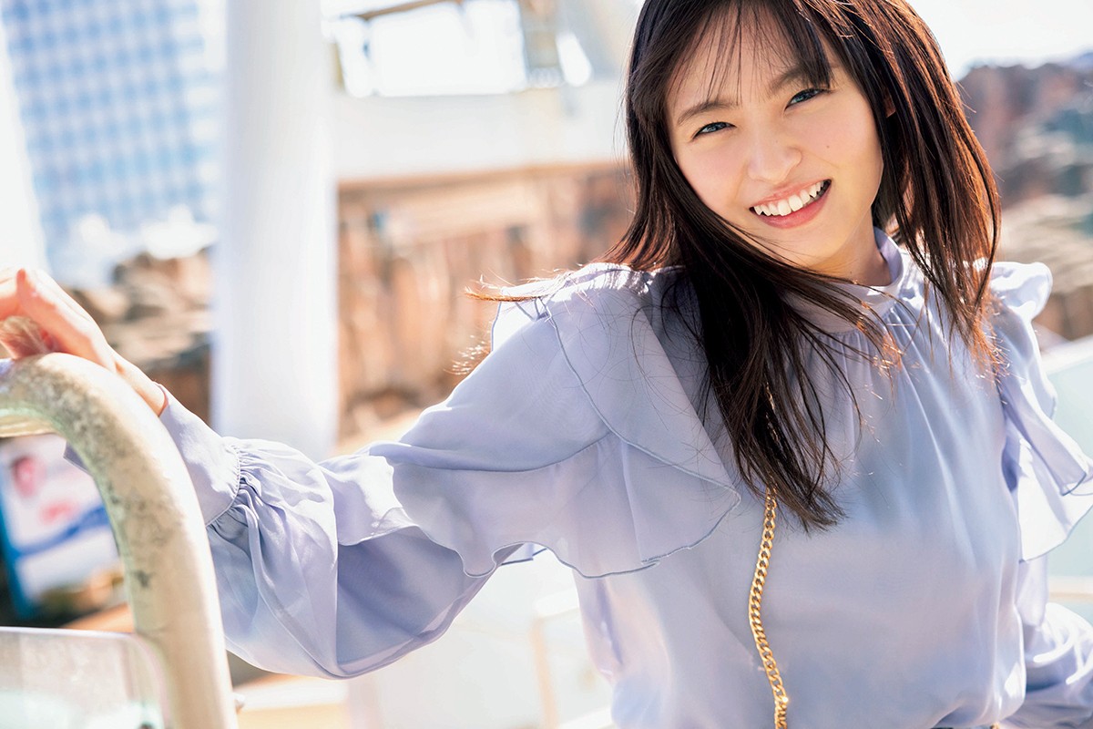 乃木坂46遠藤さくらファースト写真集の先行カット。地元名古屋で撮影した（撮影／須江隆治（See））