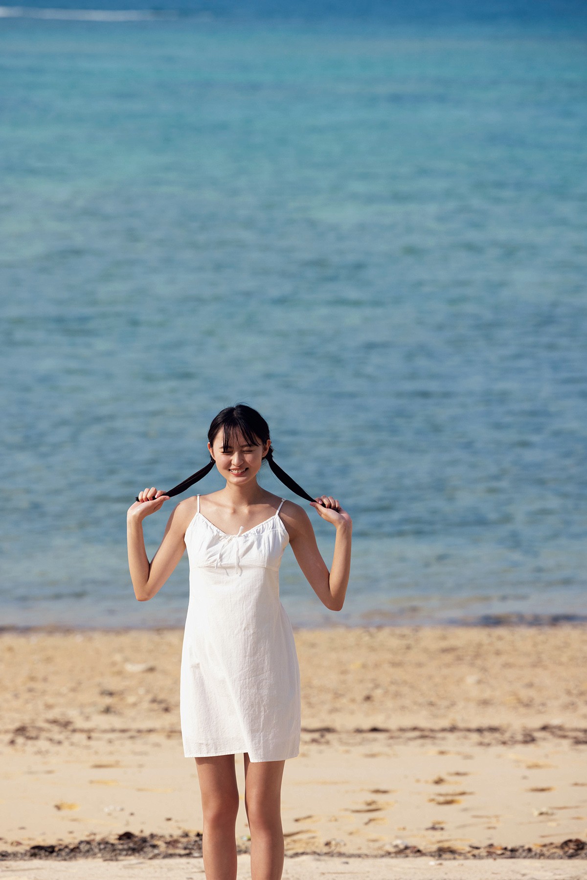 乃木坂46遠藤さくらファースト写真集の先行カット。沖縄で撮影した（撮影／須江隆治（See））
