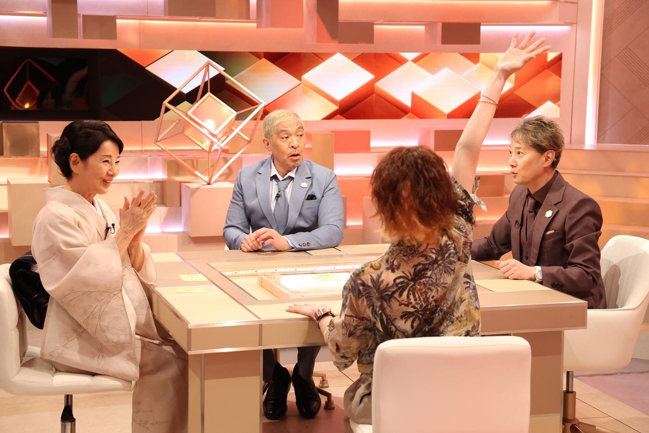 「まつもtoなかい」に出演する、左から吉永小百合、松本人志、YOU（手前）、中居正広（C）フジテレビ