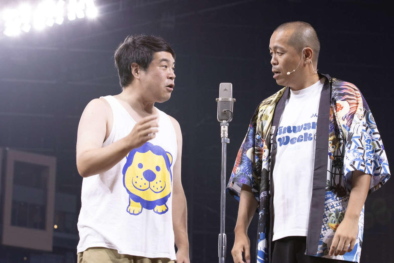 「超みんわら祭り～みんなでわらえばいいっしょ！今年は笑いに観戦にいそがしな3日間～」でホームベース漫才を行うタカアンドトシ