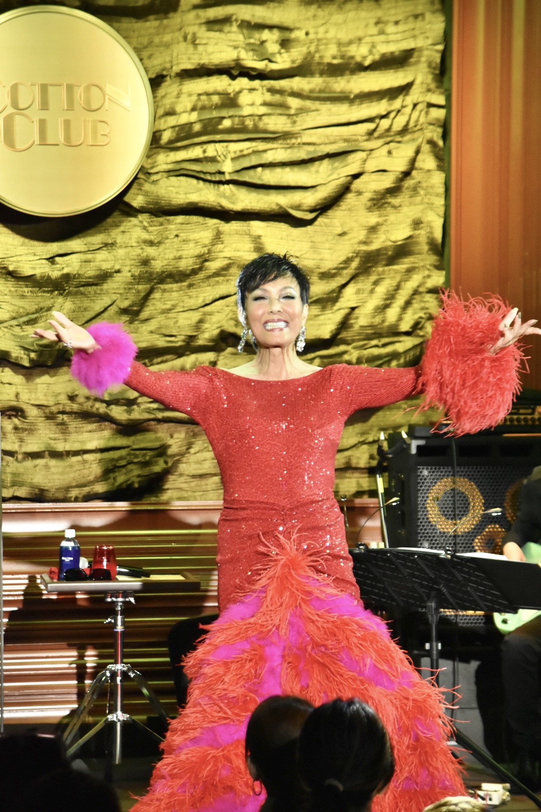71歳のバースデイライブで熱唱する池畑慎之介