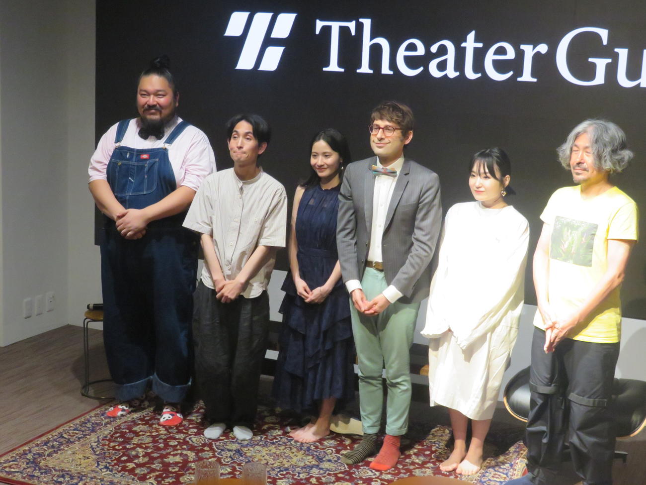 映画「トシエ・ザ・ニヒリスト」の公開記念トークショーを行ったマシュー・チョジック（左から4人目）と出演者たち。左から米本学仁、矢部太郎、比嘉梨乃、1人おいて日高七海、古川日出男氏